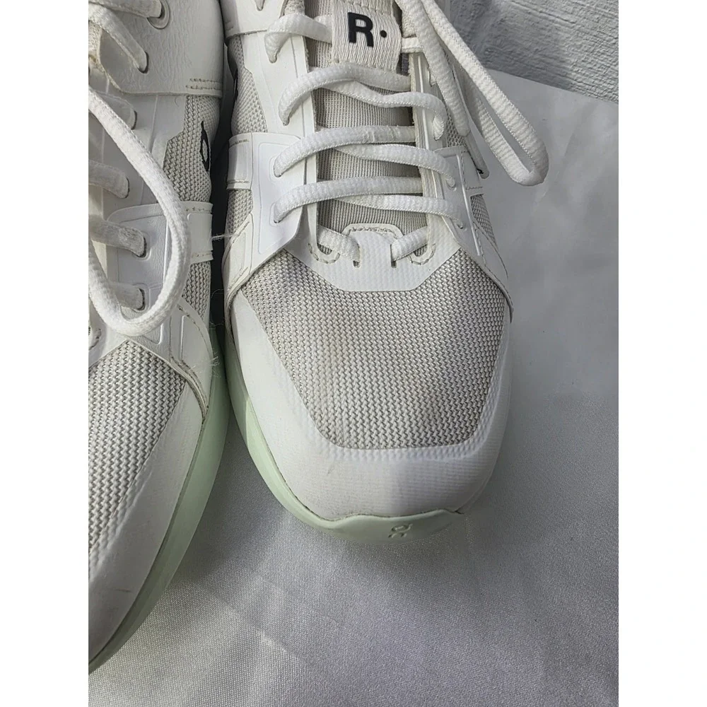 On The Roger Clubhouse Swiss Engine Women Size‎ 9 White Light Green Tennis Shoes